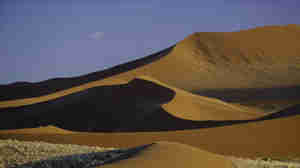 sand dunes, sossusvlei, namibia safaris