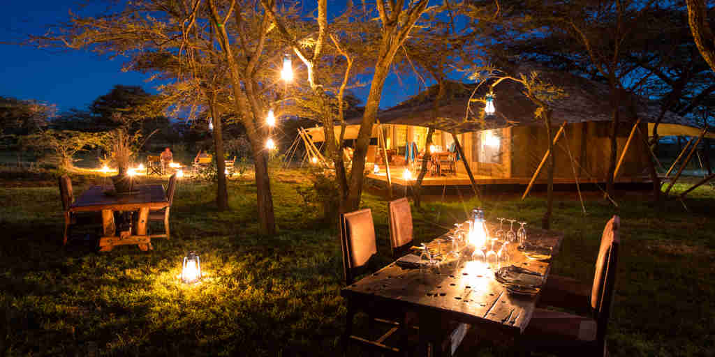 night dining, mara expeditions, maasai mara, kenya