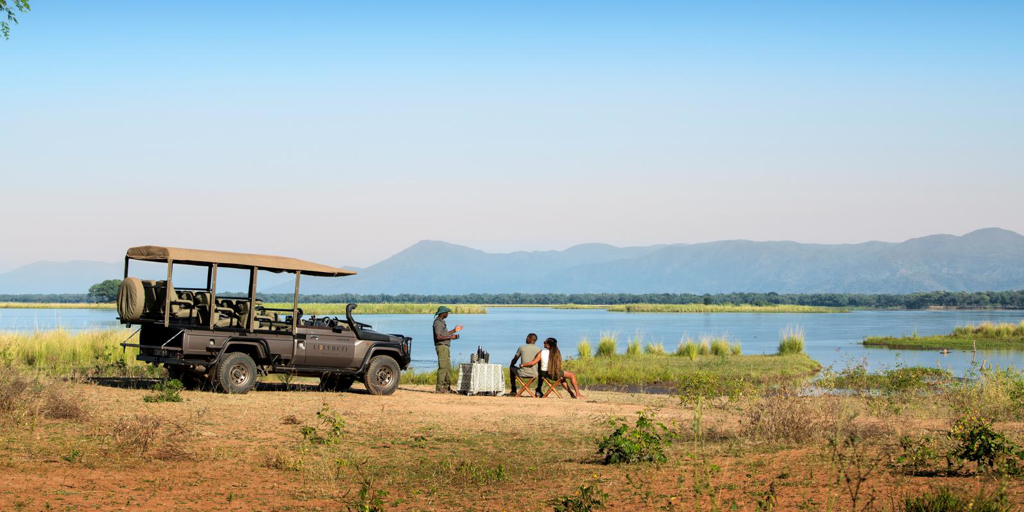 game drive stop, lolebezi, lower zambezi national park, zambia