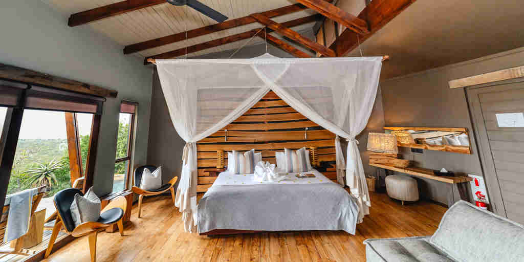 deluxe bedroom, rhino ridge safari lodge, kwazulu natal safaris, south africa