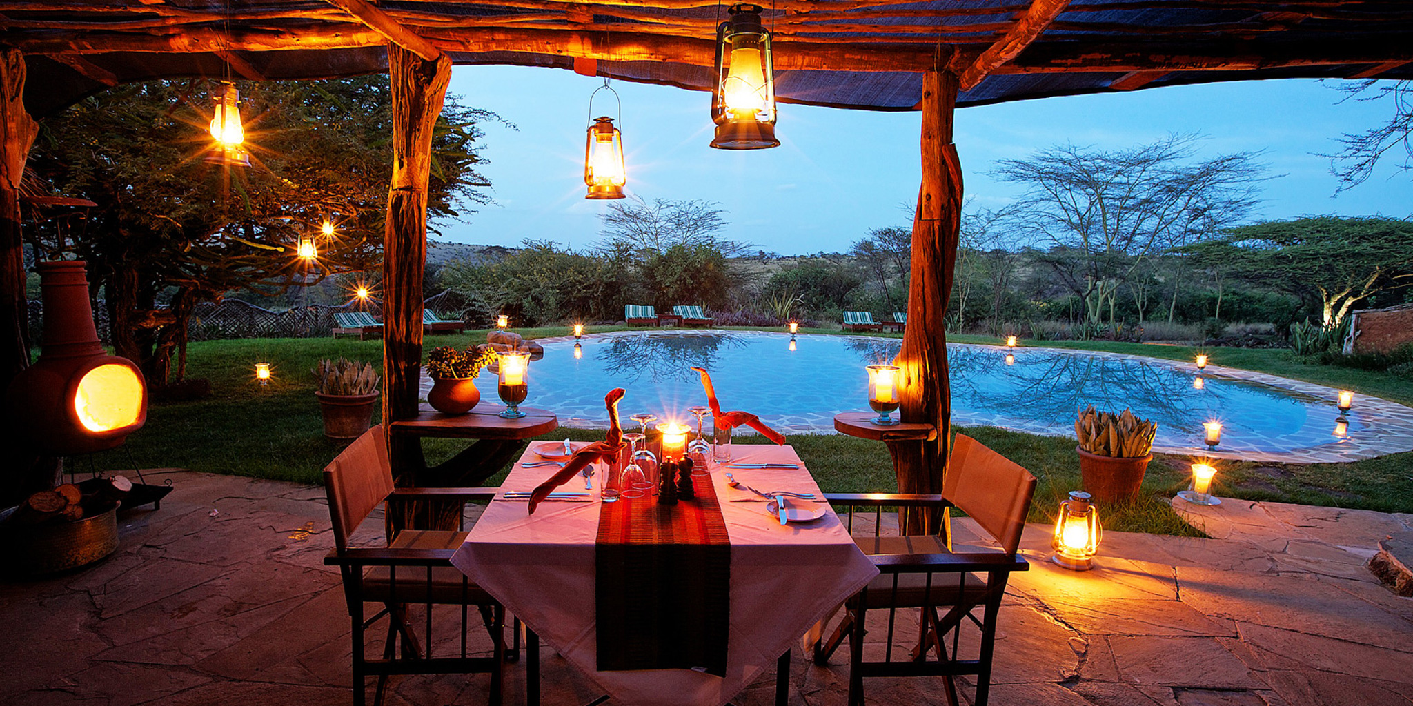 romantic poolside dining