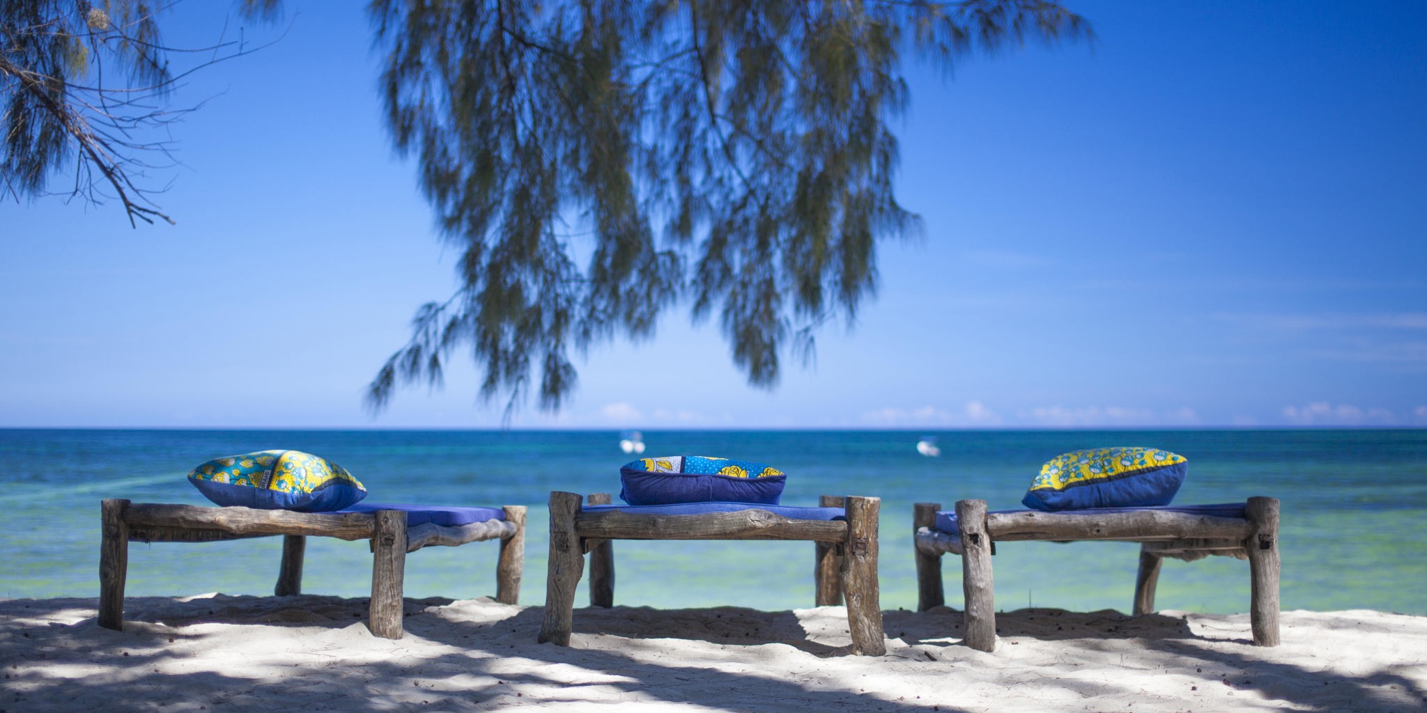 Kinondo Kwetu Hotel 3 Beach beds by the ocean, Galu Beach, Diani Beach, Kenya kopia