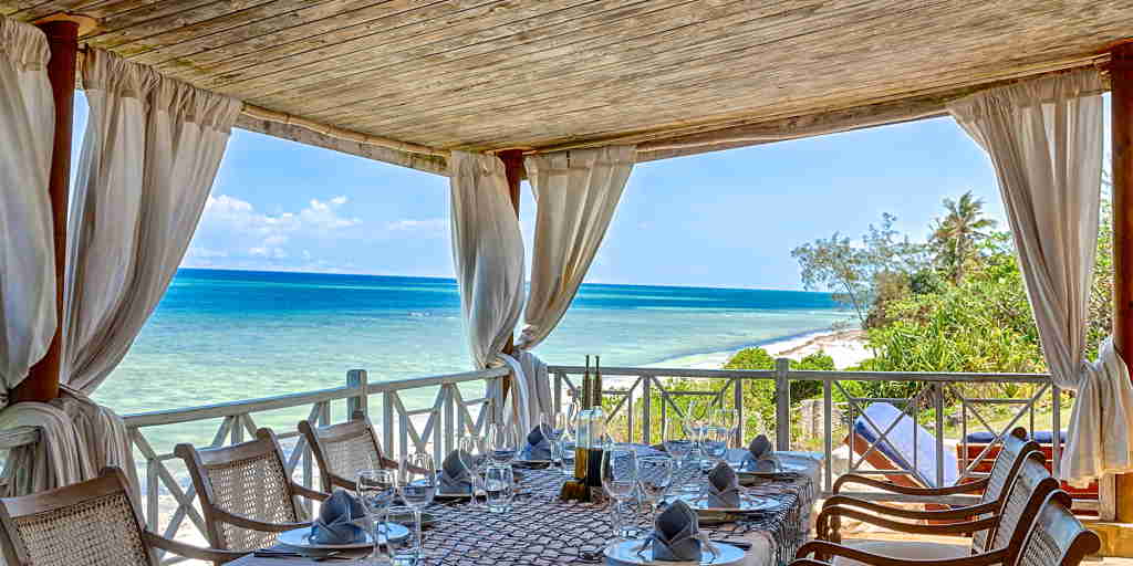 09 Alfajiri Cliff dining area + beach   Version 2