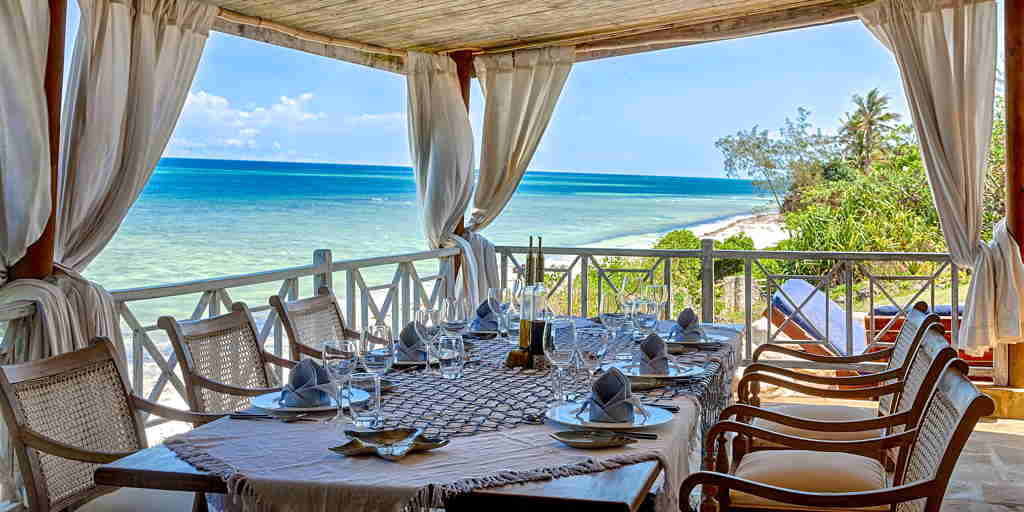 09 Alfajiri Cliff dining area + beach   Version 2