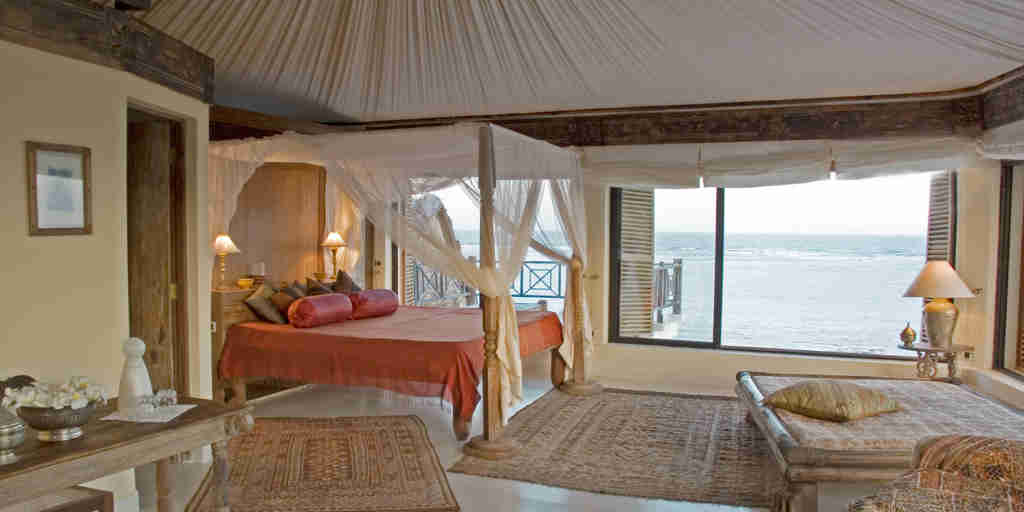 14 Alfajiri Cliff House Main Bedroom wide