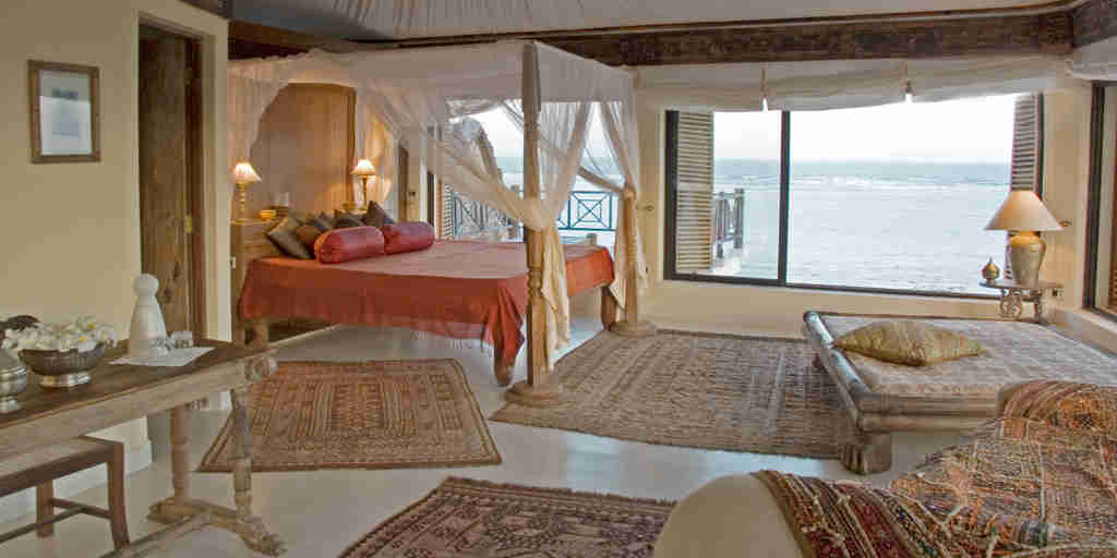 14 Alfajiri Cliff House Main Bedroom wide