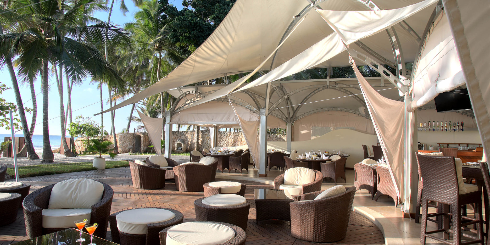 Sails Beach Bar & Restaurant 2