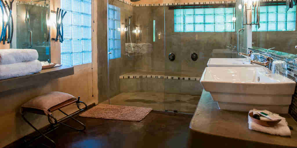 22. Imvelo Safari Lodges   Gorges Lodge   Refurbed Room Bathroom en suite