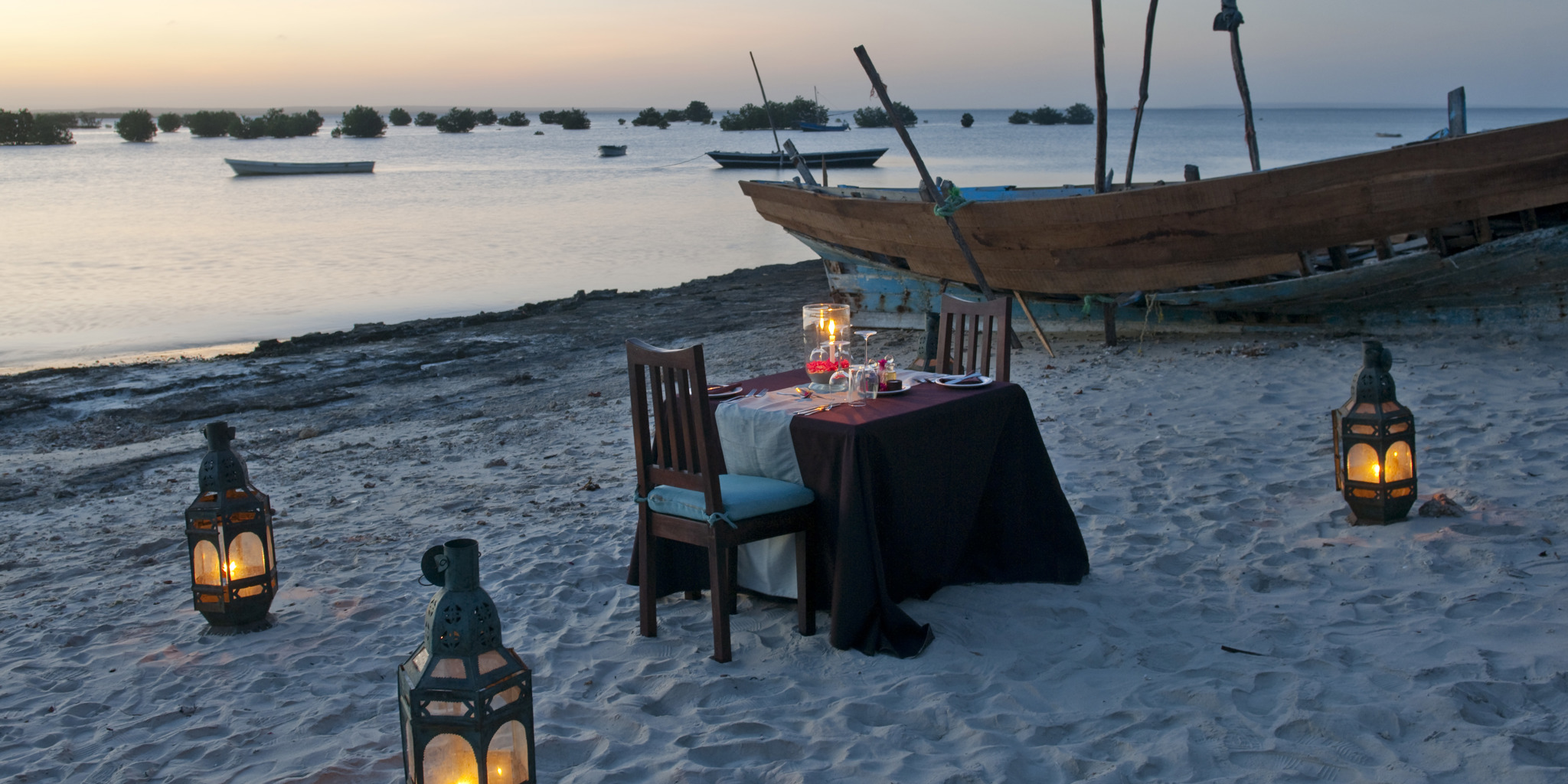 Beach dinner Ibo  1