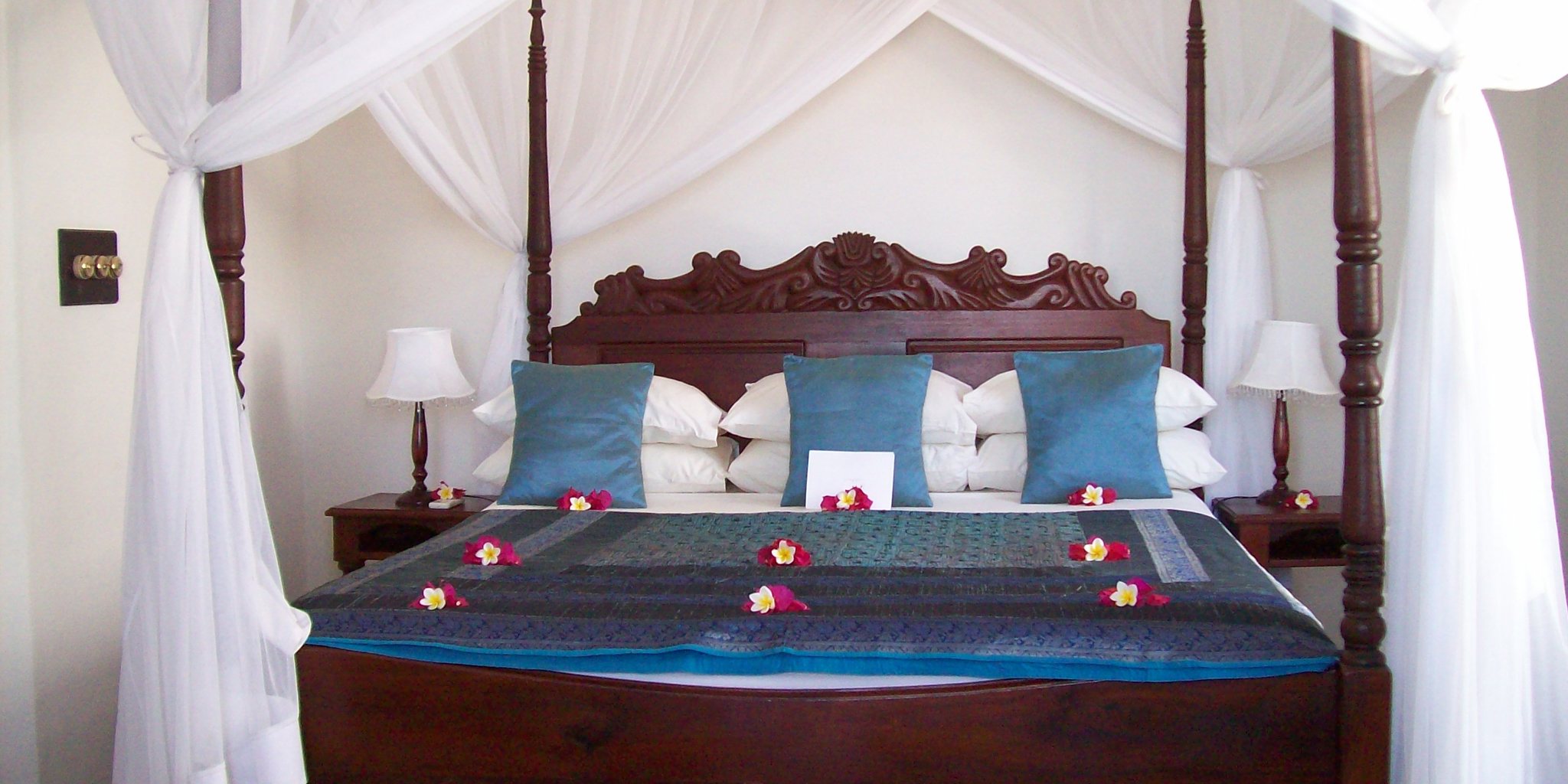 King size 4 poster bed Ibo Island Lodge