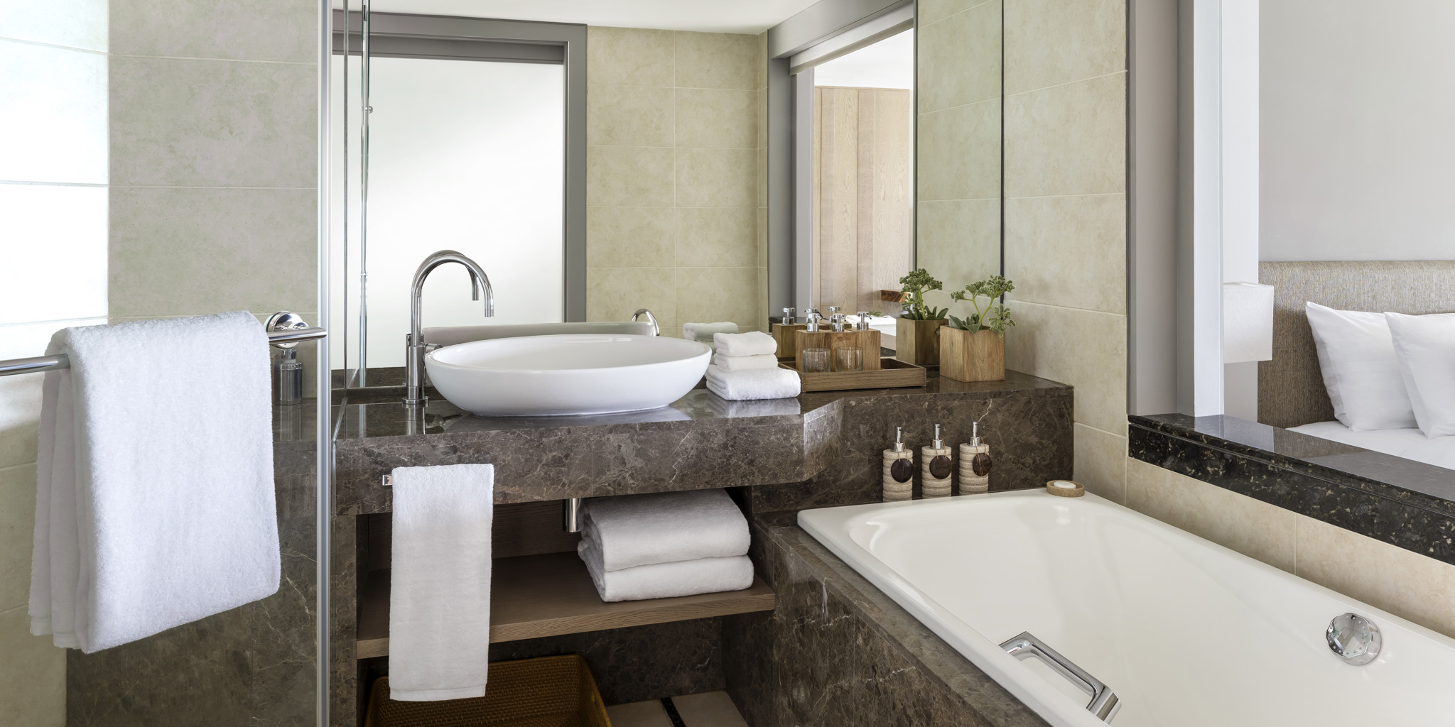 Coral Deluxe Bathroom