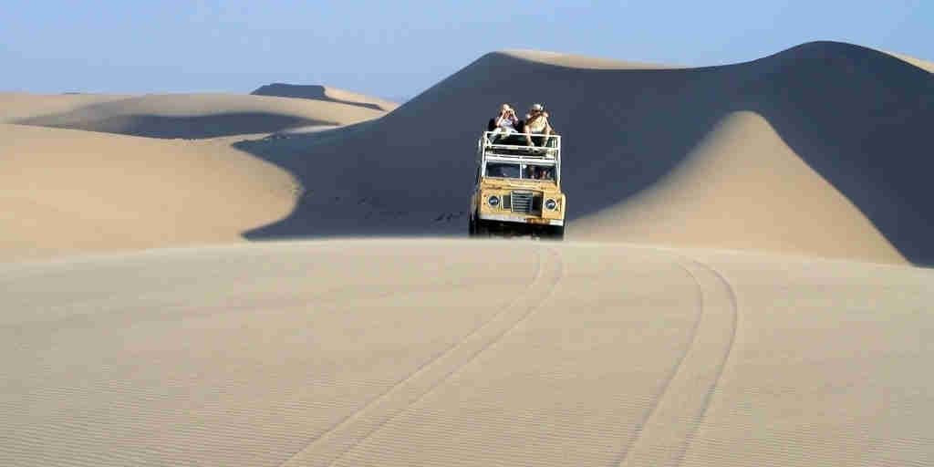 sossusvlei sand drives, namibia safari vacations