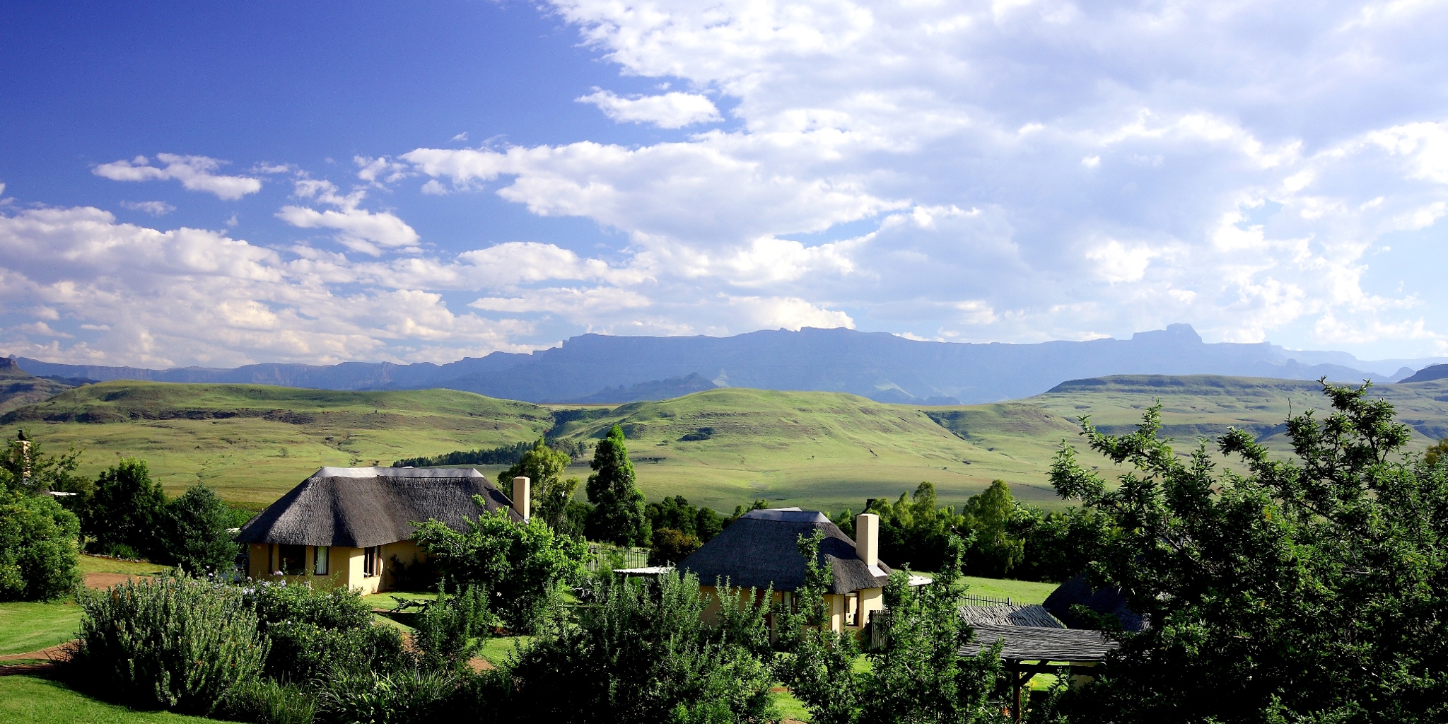 drakensberg mountains skyline, south africa safaris