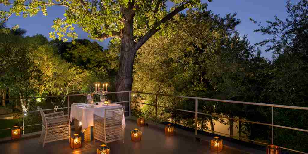 candle lit private dining, johannesberg, south africa safaris