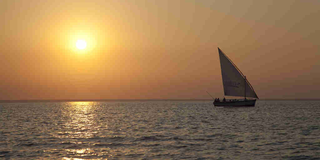 dhow sailing, bazaruto beach, mozambique safari holidays