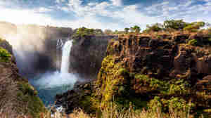 sun beam through victoria falls, zimbabwe safaris