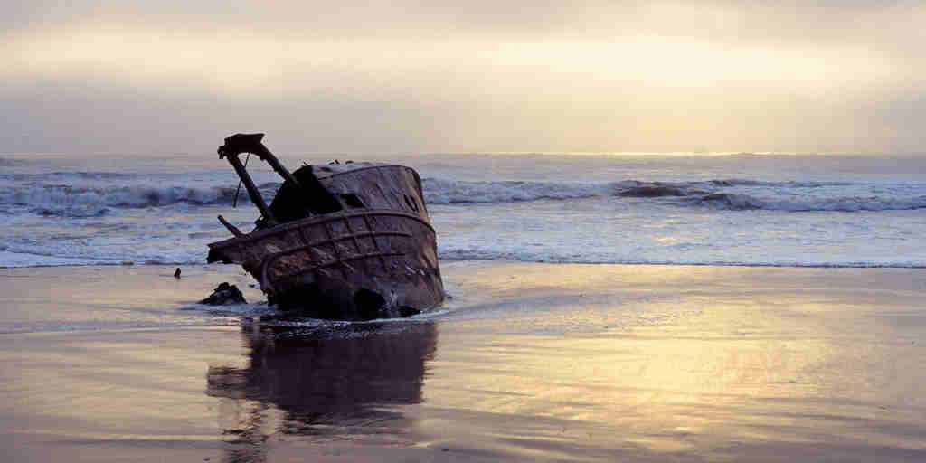 shipwreck, the skeleton coast, namibia safaris