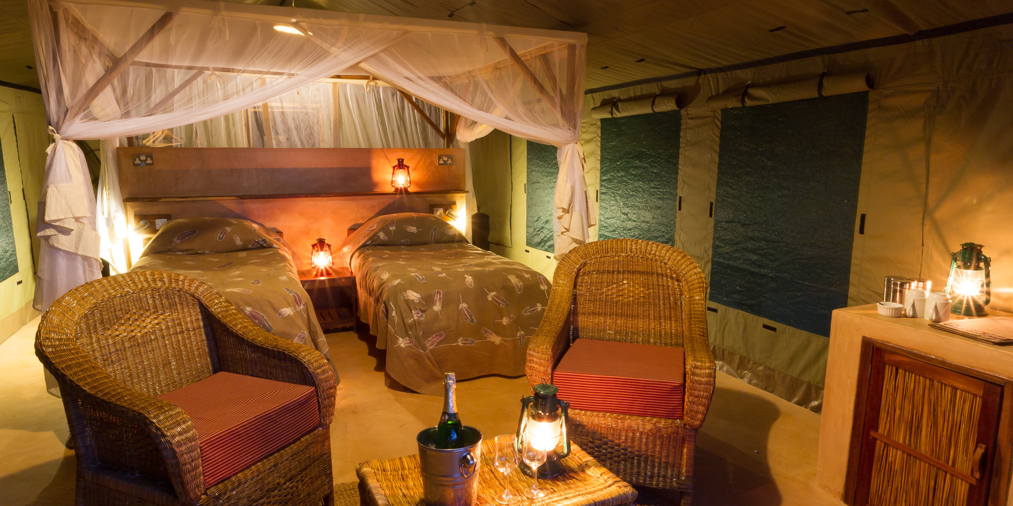 Luxury tent twin interior