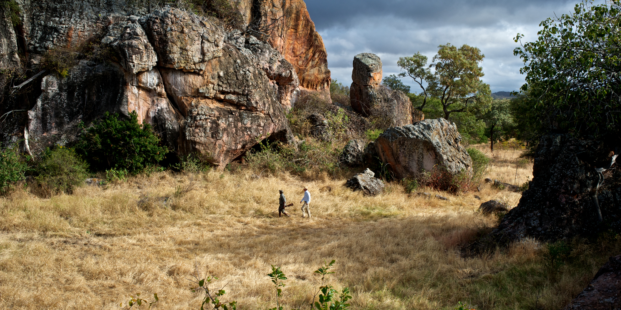 bush walk, gonarezhou national park, zimbabwe safaris