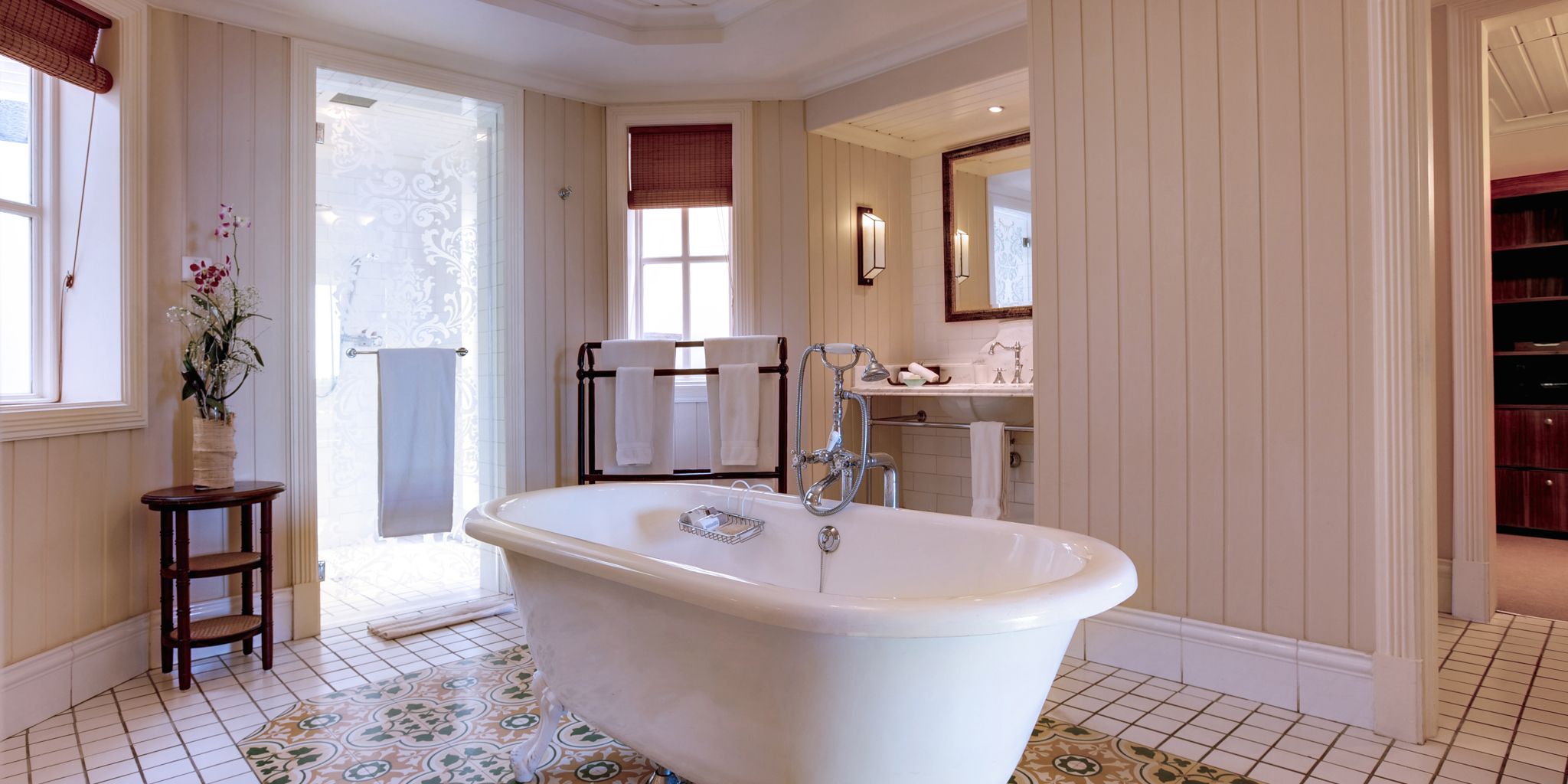 HLT Ocean Suite Bathroom