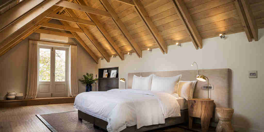 manor house loft suite bedroom
