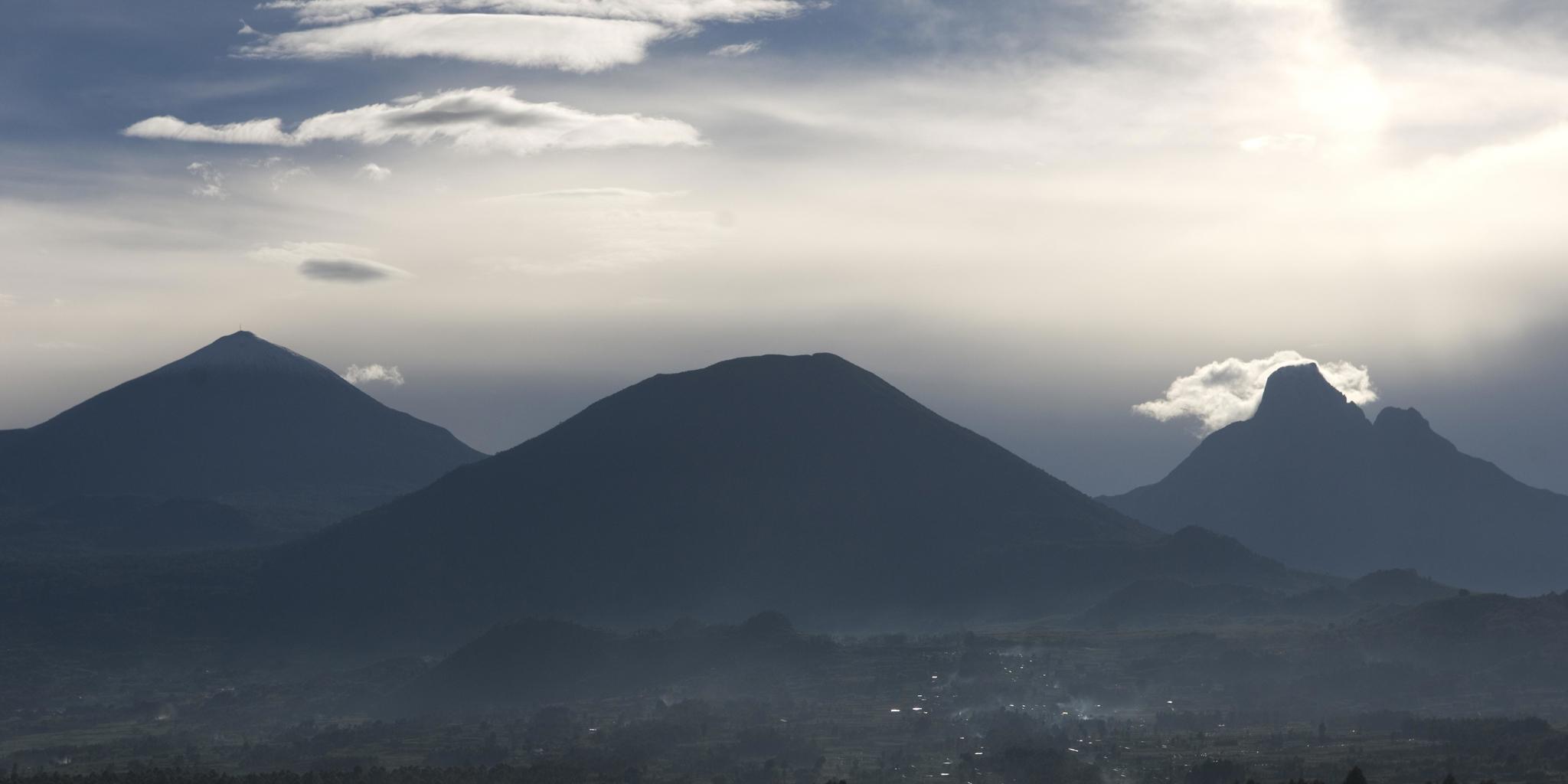 volcanoes national park skyline, rwanda safari holidays