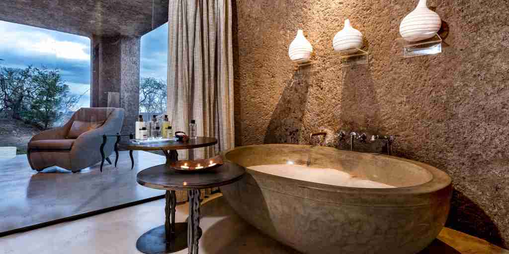 Earth Lodge Luxury Suite Bathroom 2