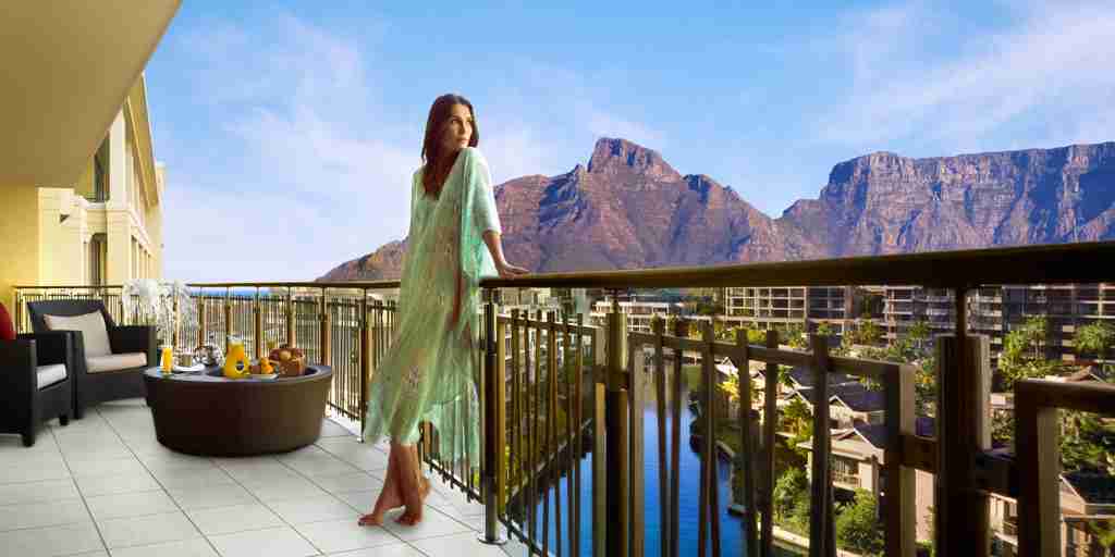 417 OO Cape Town Breakfast Balcony   long shot