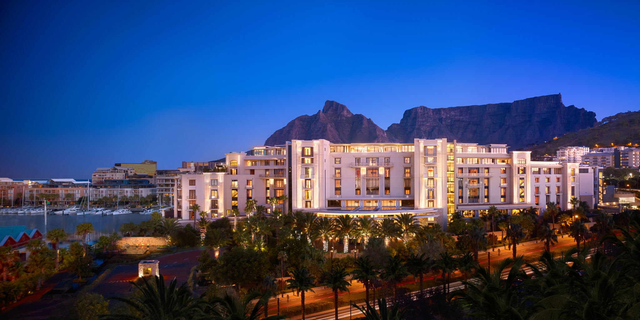 407 OO Cape Town Exterior Night