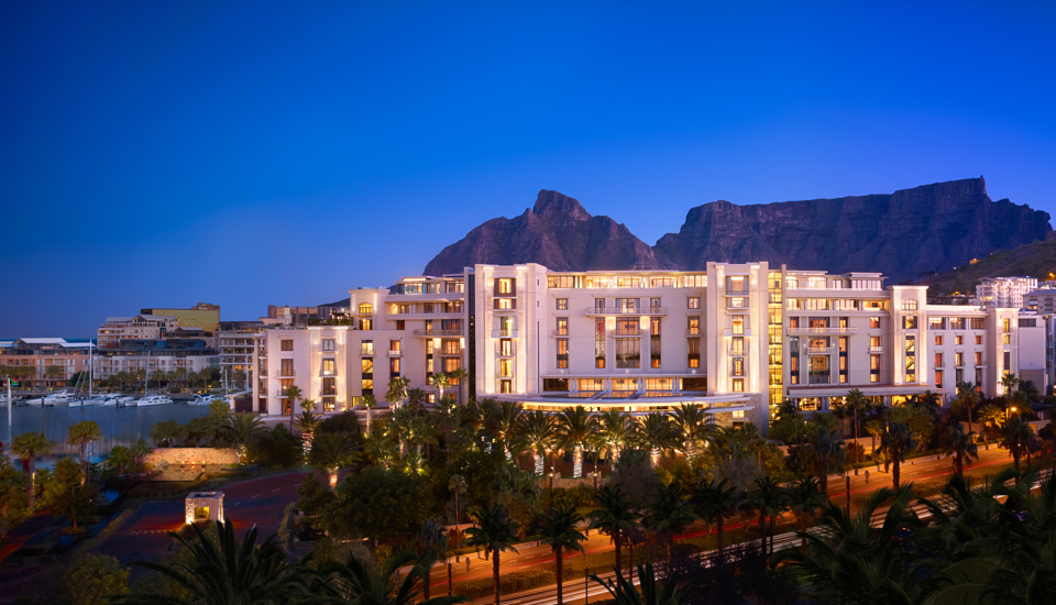 407 OO Cape Town Exterior Night