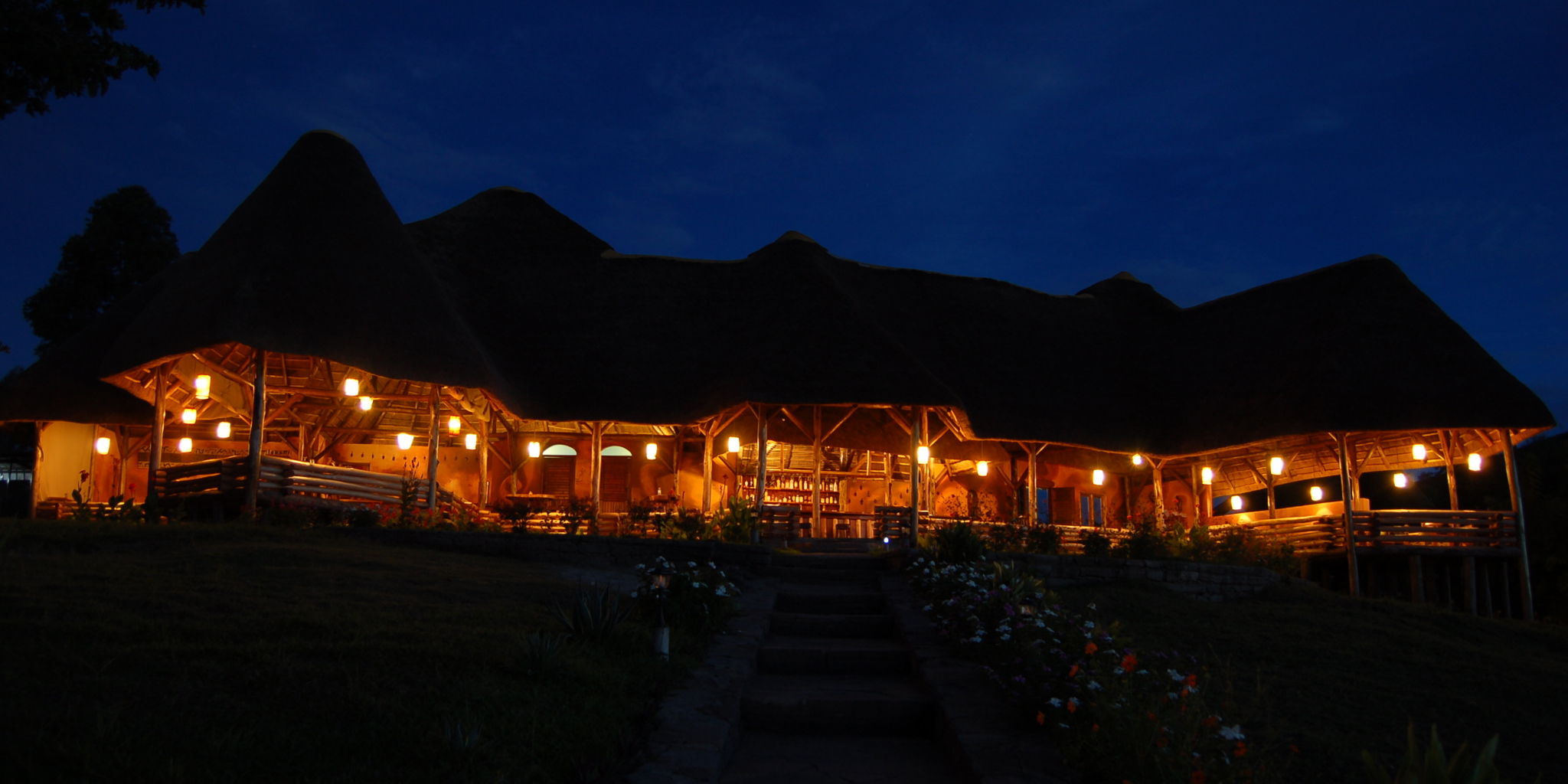 Katara night view main lounge L