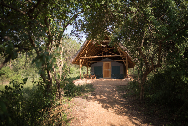 08. MRL thatched safari tent
