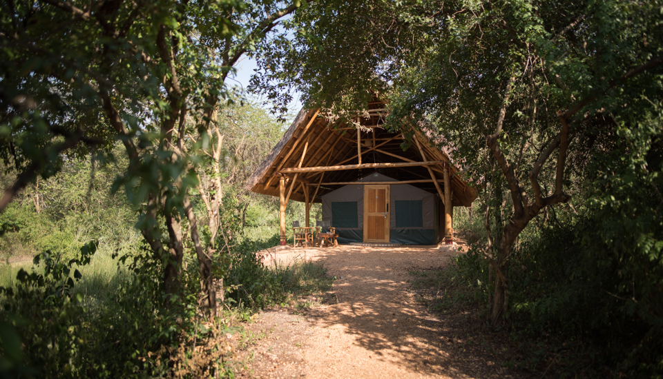 08. MRL thatched safari tent