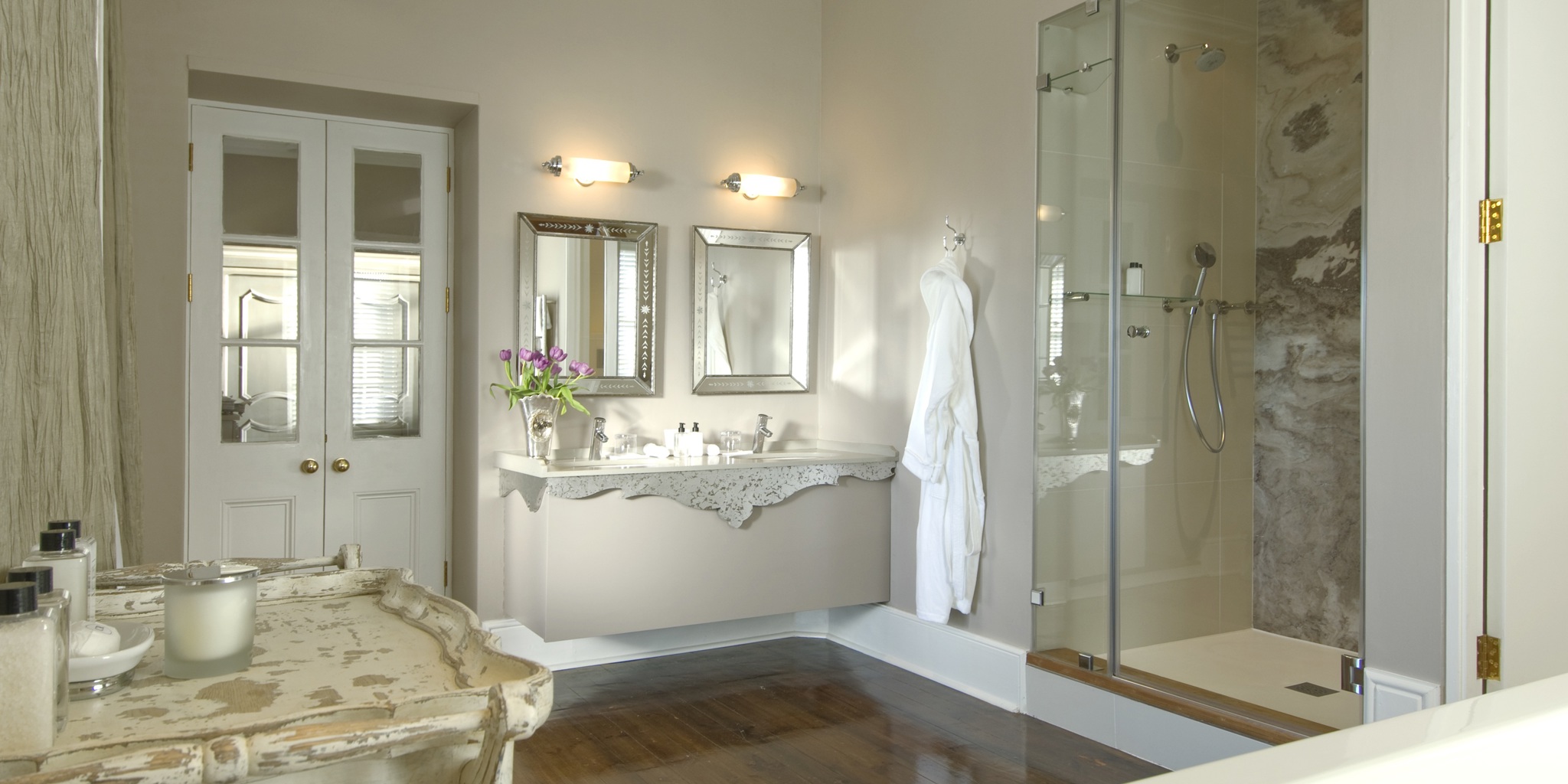 Room 5 Bathroom1