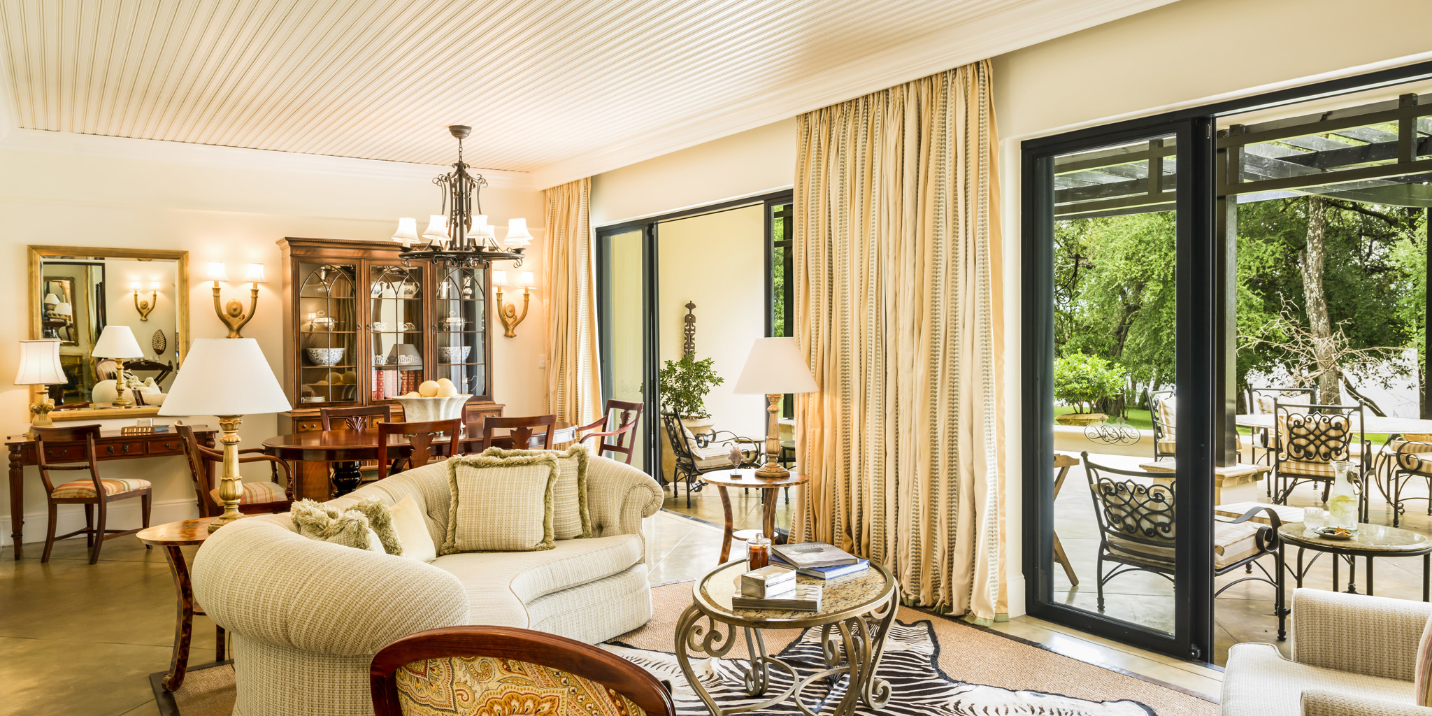 75002960 H1 RL PresidentialSuite Living 02 G A H
