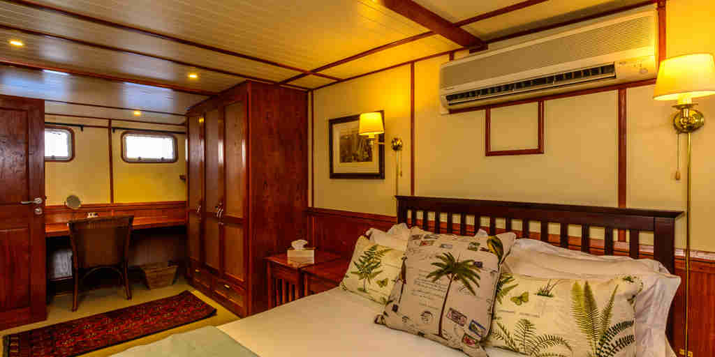 Houseboat cabin