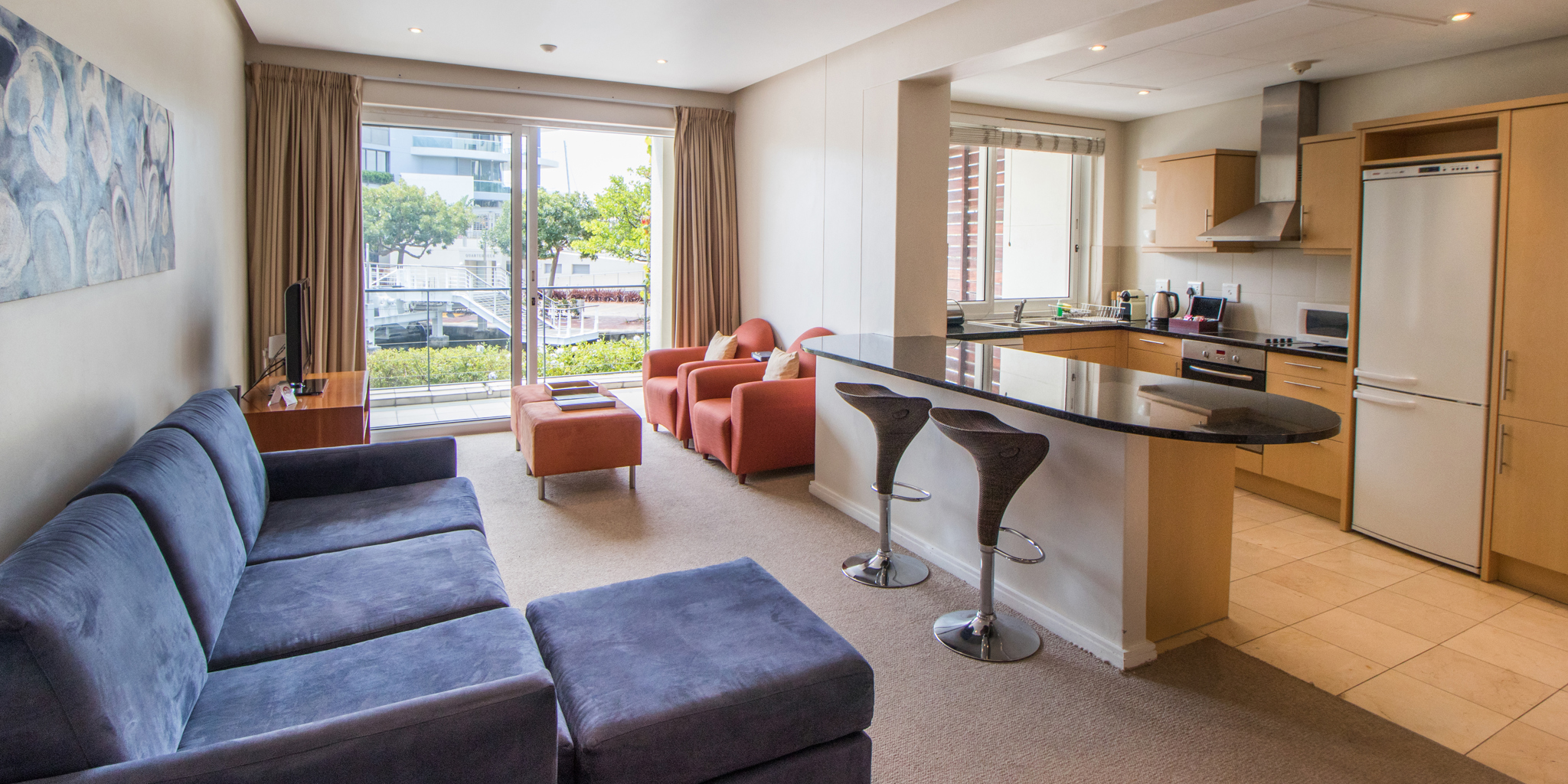 Lux 1 bed dining lounge kitchen