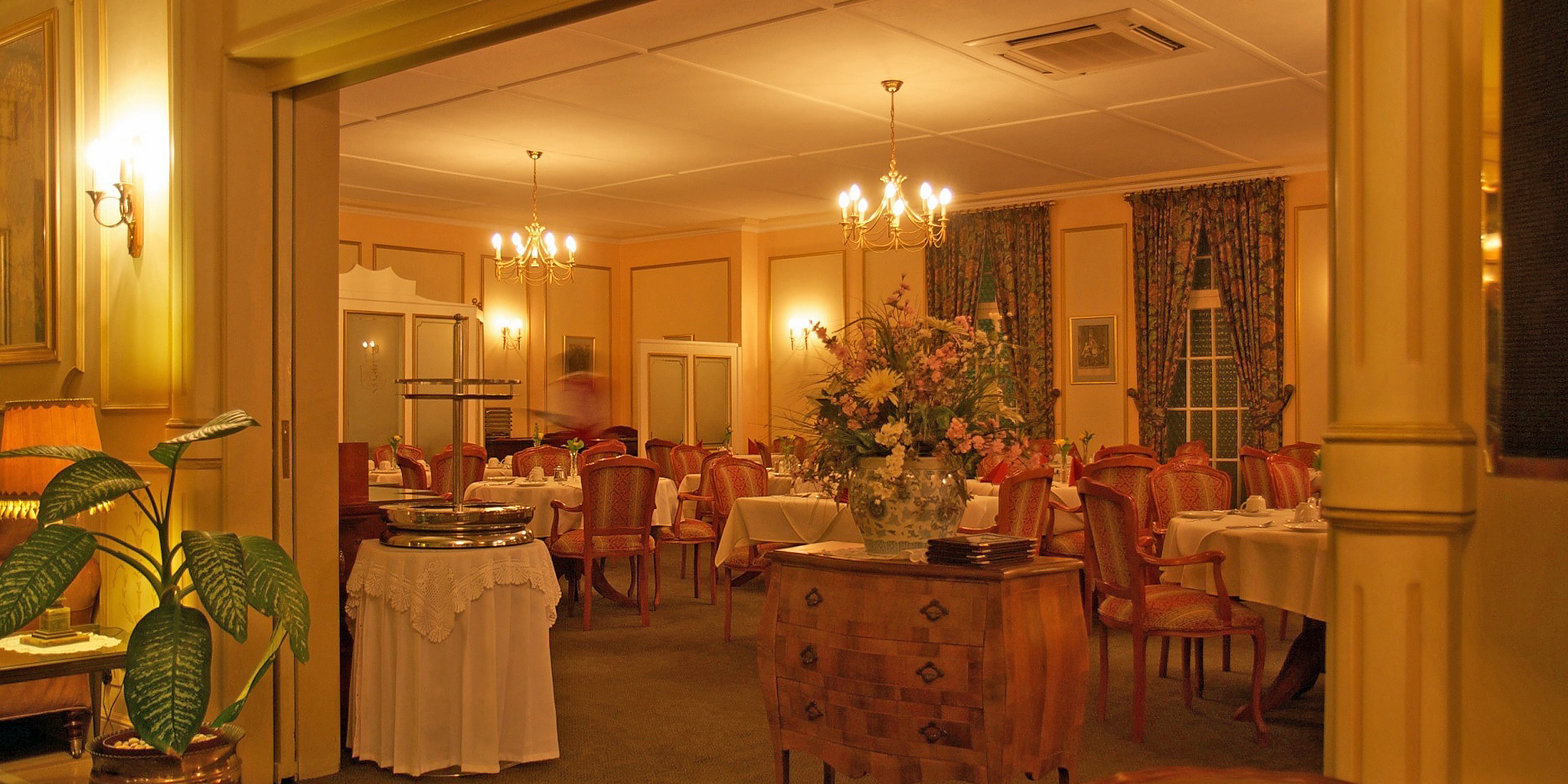 hotel restaurant