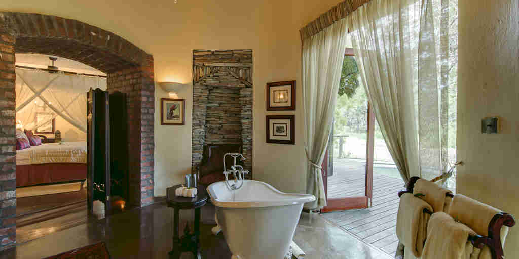 Luxury bathtub safari