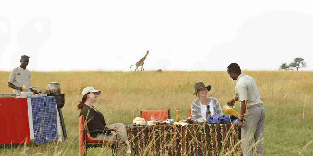 Olakira Bush breakfast with chef cooking out in the serengeti