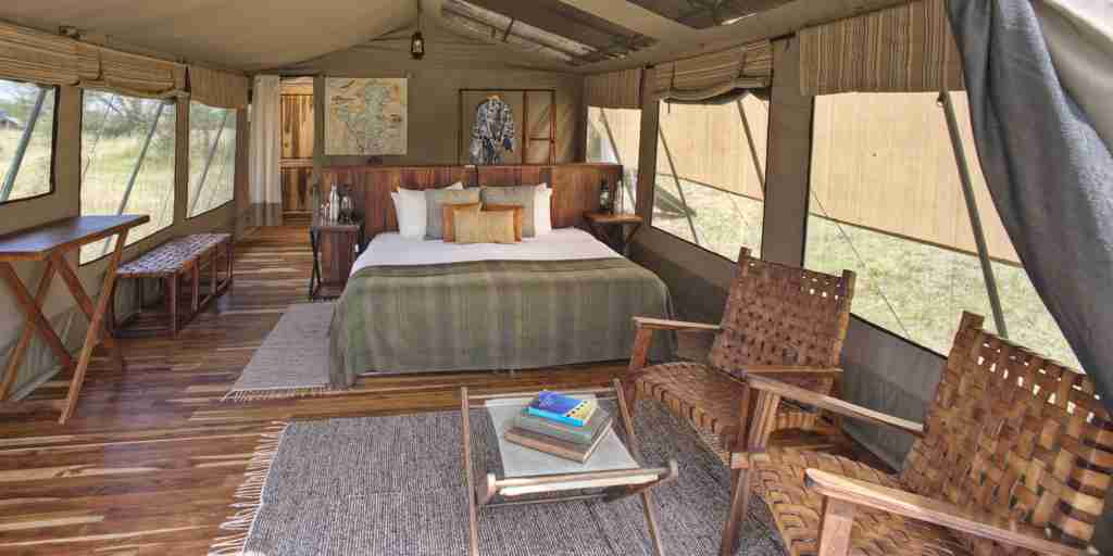 Olakira En suite double room with wooden deck platform and lounge area