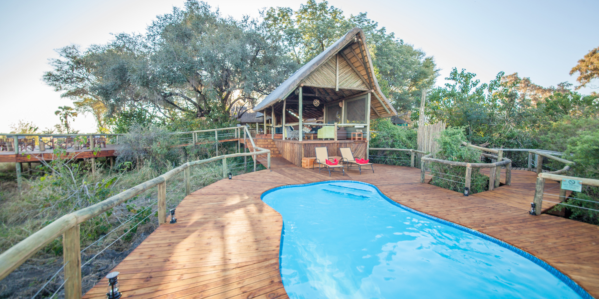 Rra Dinare Lodge swimming pool