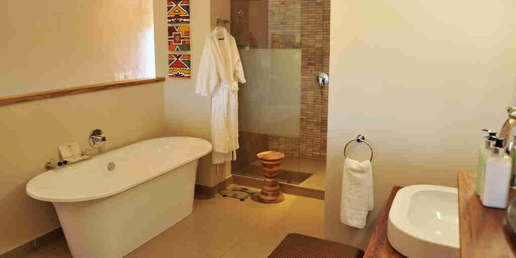 Victoria Falls Safari Club Bathroom