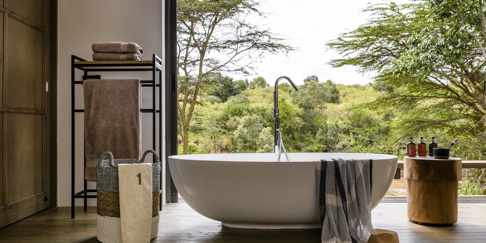 Sanctuary Olonana view tub
