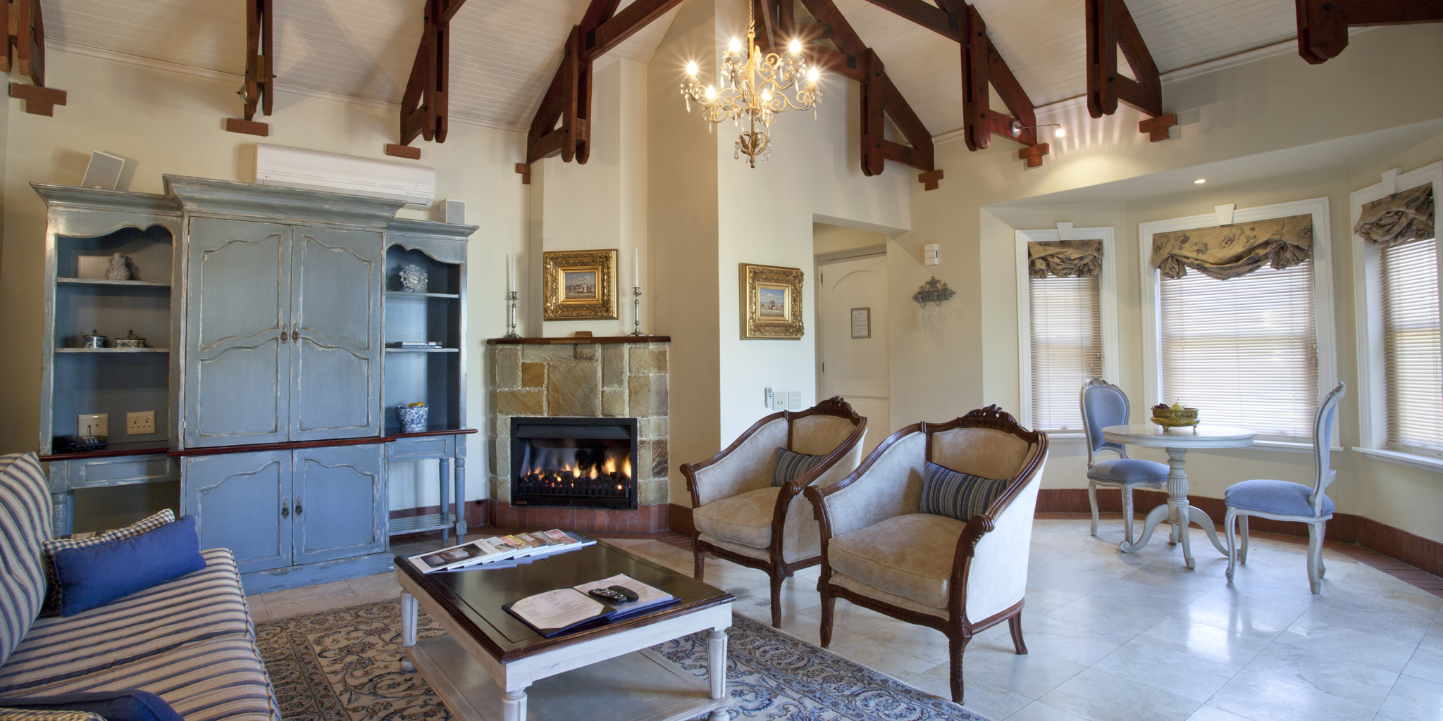 Rooms   Villa Suite (Lounge) (9) b