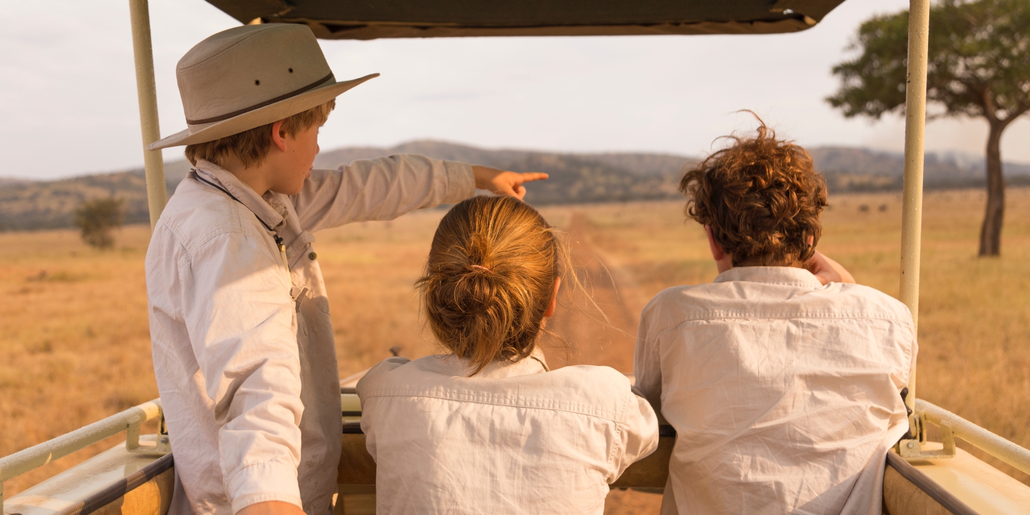 https://yellowzebrasafaris.com/media/38181/family-safari-game-drive-tanzania.jpg?format=jpg&height=1024&rxy=0.49333333333333335%2C0.6225&v=1da5e1664c6e9e0&width=2048