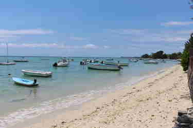 tamarin beach boats mauritius