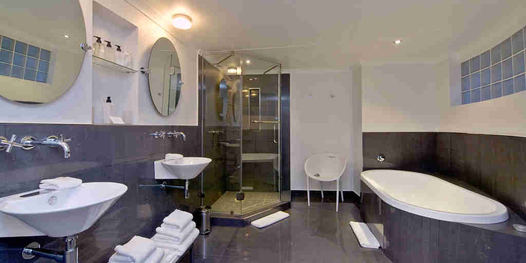 Villa Afrikana bathroom2