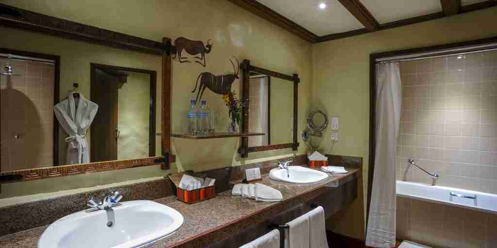 Serena Ngorongoro Suite Bathroom