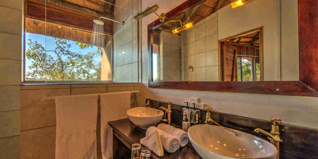 xugana island lodge guest room bathroom1